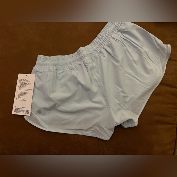 Lululemon Hotty Hot Shorts - Picture 2 of 3